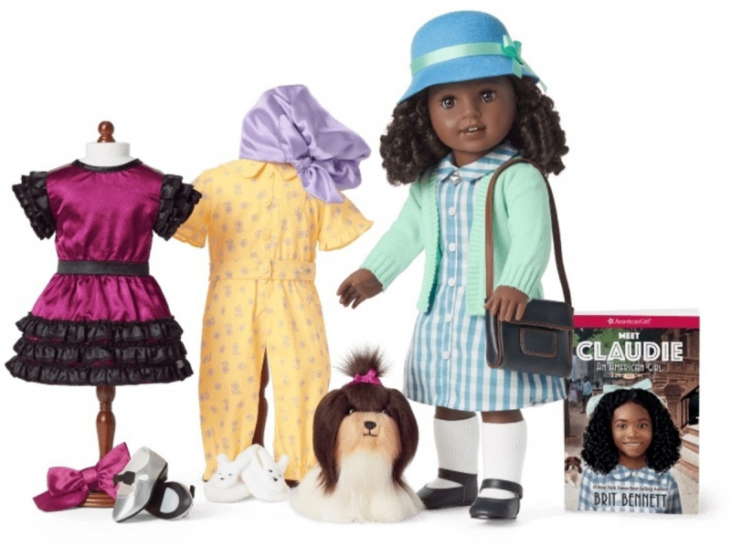   La colección Ultimate de Claudie, con su atuendo Jazz Performance (izquierda) y su pijama Yellow Bloom (centro).