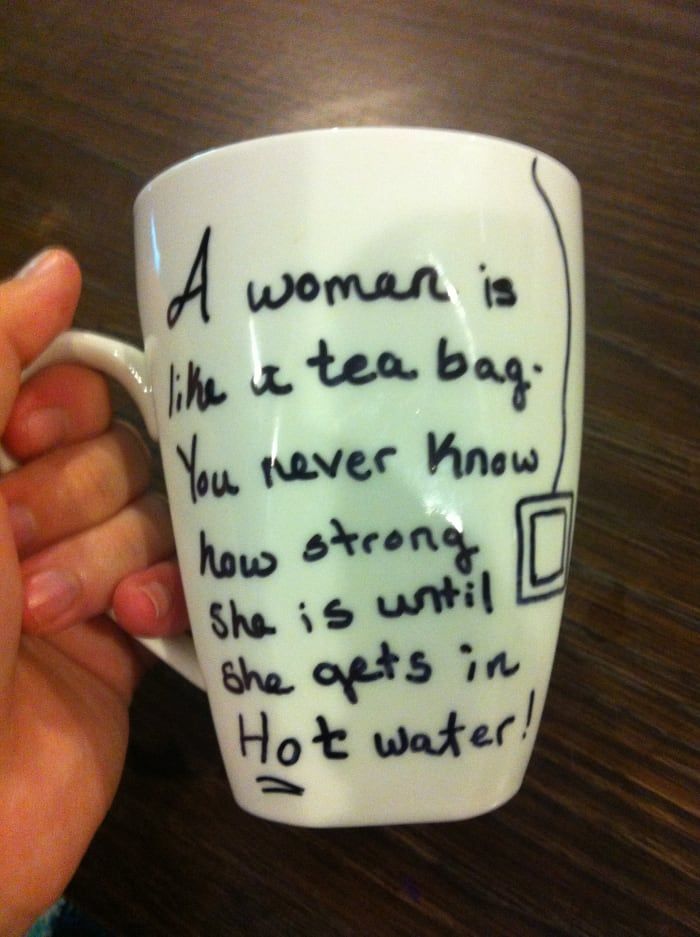 Eine Frau ist wie ein Teebeutel - Man weiß nie, wie stark sie ist, bis sie in heißes Wasser gerät. - Eleanor Roosevelt