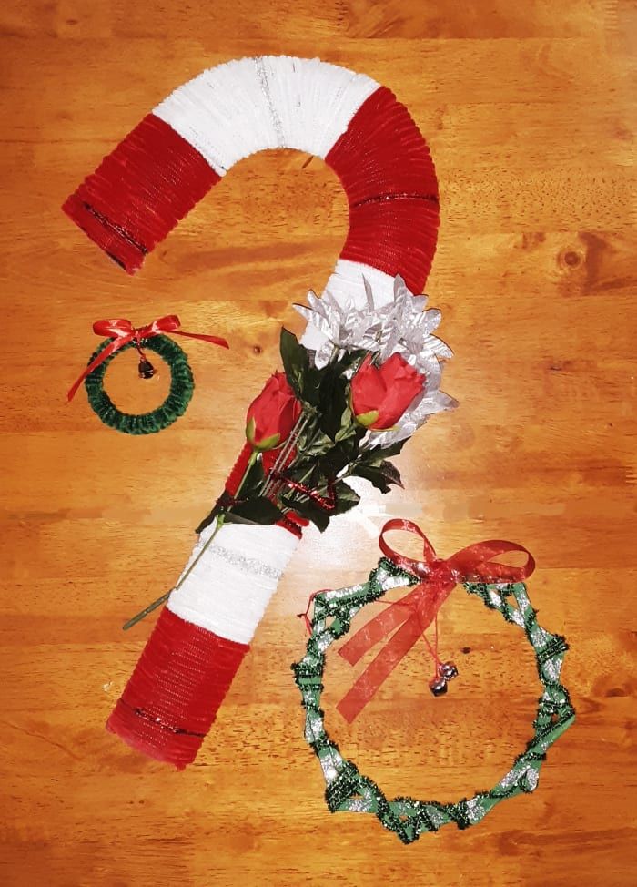 3 Nydelige DIY julekranser (trinnvise instruksjoner)