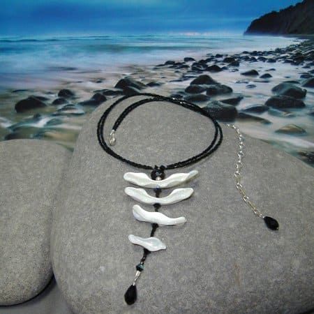 Las conchas marinas se pueden utilizar para hacer piezas de joyería únicas y hermosas.
