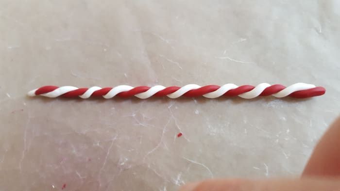 DIY-craft-tutorial-make-your-own-polymer-māla-piparkūkas-māja-Ziemassvētku eglīšu rotājums