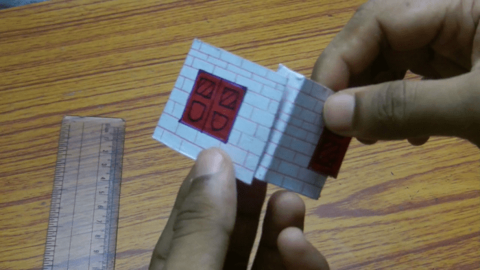 Collez les pièces afin de créer une boîte complète à quatre côtés.