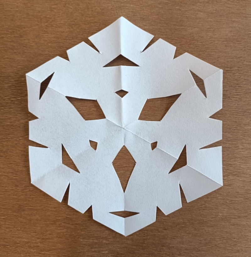 Jak zrobić płatek śniegu z papieru matematycznego (rękodzieło świąteczne)