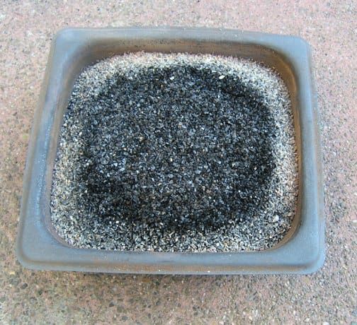Rostfritt stål skjutpanna med ask toppad aktivt kol efter bränning