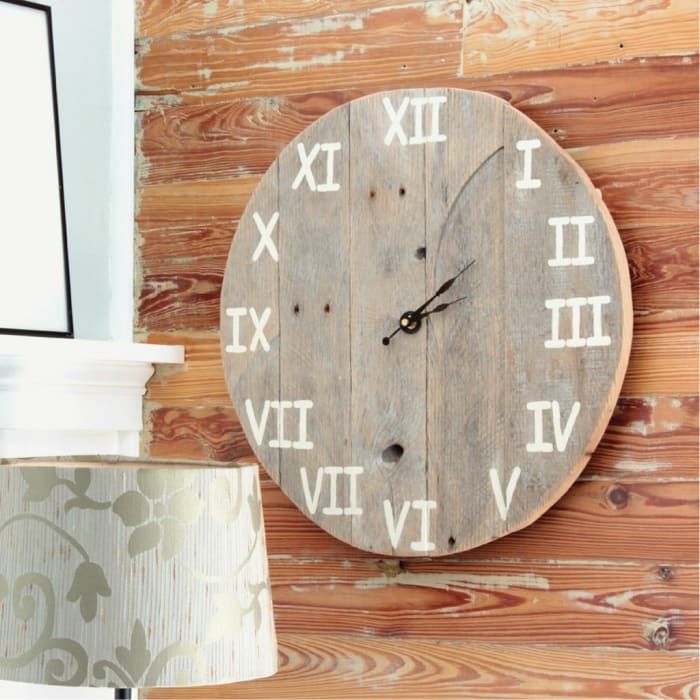 Guerilla Furniture Design - Horloge en bois rustique (projets de bricolage)