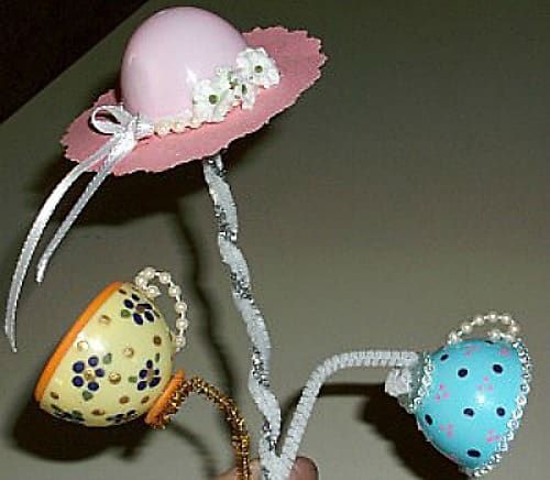 hacer-tazas-de-té-y-sombreros-usando-huevos-de-plástico