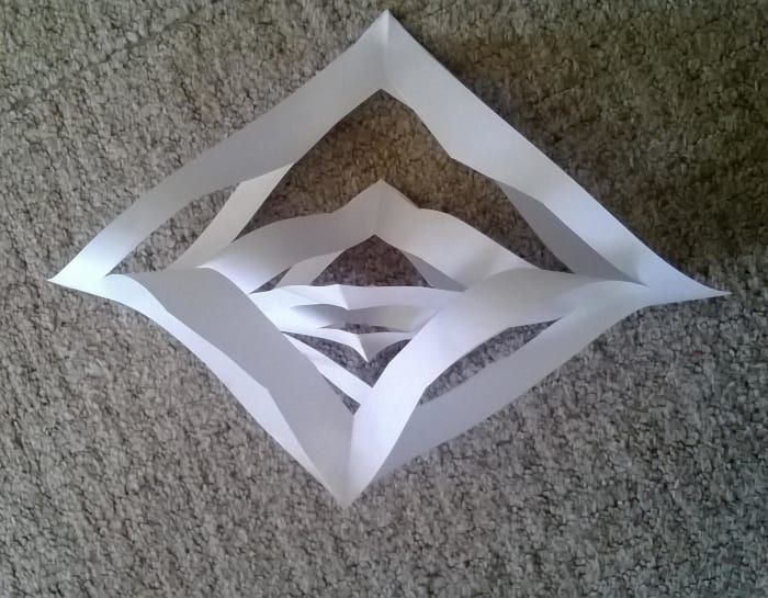 как да си направя лесна, но ефективна снежинка от хартия