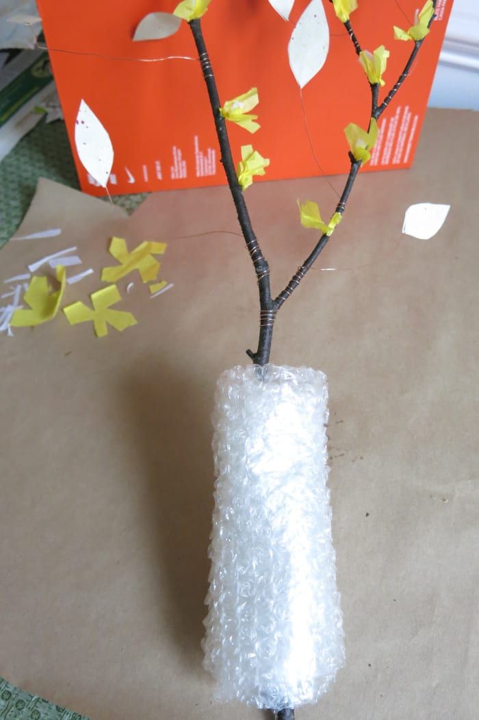 Enveloppez la base de votre branche avec du papier bulle pour qu