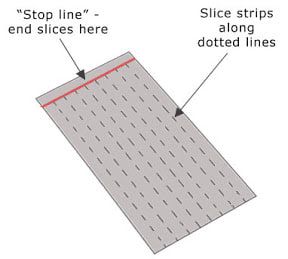 Tejido de arcilla metálica: hoja de urdimbre con una línea de parada ligeramente dibujada a lápiz y pautas de corte opcionales.