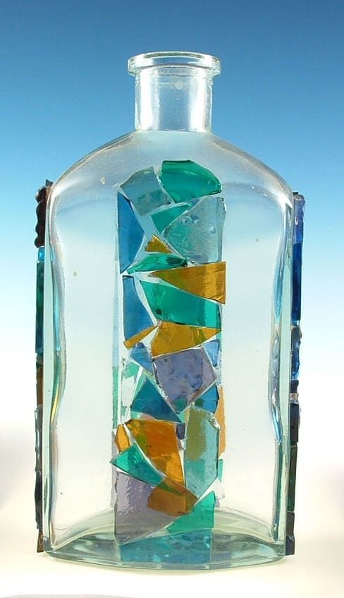 Conception de bouteille utilisant des galets de vitrail
