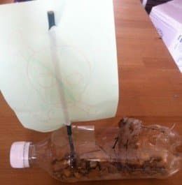 Plastikflaschenhandwerk: Wie man ein Flaschenboot macht