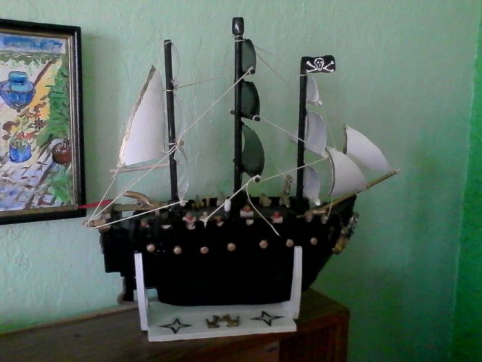 Un barco pirata hecho en casa. ¡Avast, lubbers!