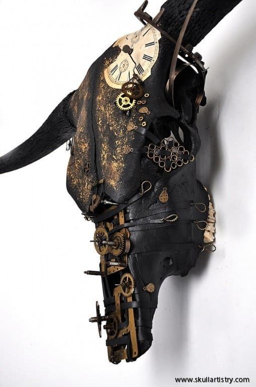 Denna ko är en av hundratals vackert och konstigt dekorerade skalle från Skull Artistry.
