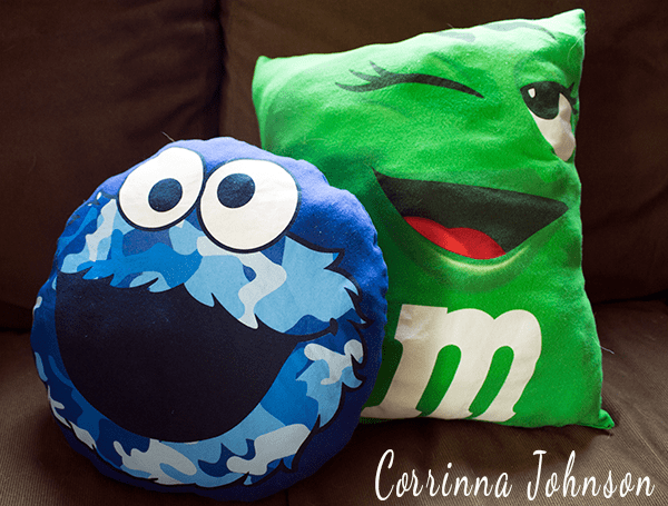 Oreillers de t-shirt bricolage vert M & M et Cookie Monster