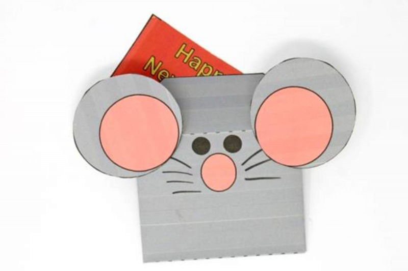   Voici un exemple d'enveloppe de souris complétée.