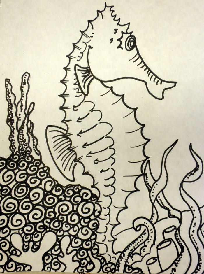 Dibujo terminado de un caballito de mar completado en Sharpie negro. Puede agregar todos los detalles dentro del caballito de mar y también dibujar en su hábitat.