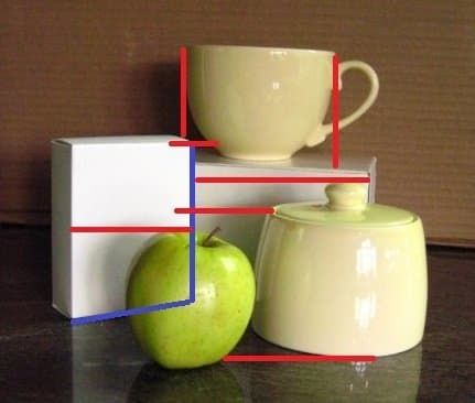 Compruebe los ángulos y las líneas y la altura de cada objeto en comparación con los demás. Observa cómo los bordes y las líneas se cruzan entre sí.