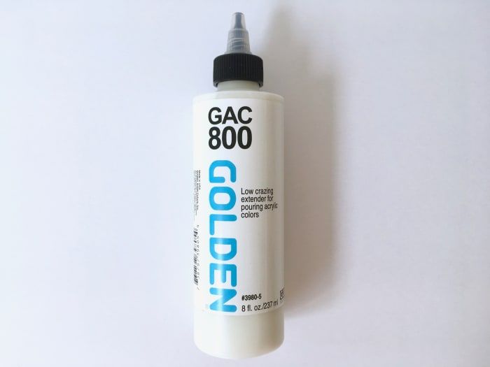 Golden GAC 800 är ett akrylpolymermedium som kan blandas med akrylfärger för att hälla.
