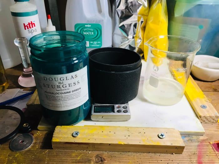 Jak przygotować dyspersję pigmentu w szklance do kamienia