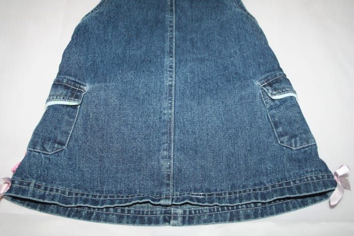 Dies ist ein Jeanskleid, das fotografiert wurde, bevor ich meine Belichtungseinstellungen angepasst habe.