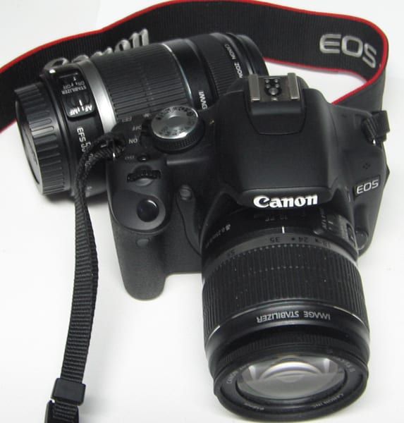 Canon EOS 500D mit den beiden Objektiven im Kit