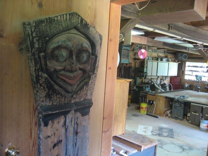 Entrer Andrews en bas atelier-sculptures, outils électriques, zones de stockage