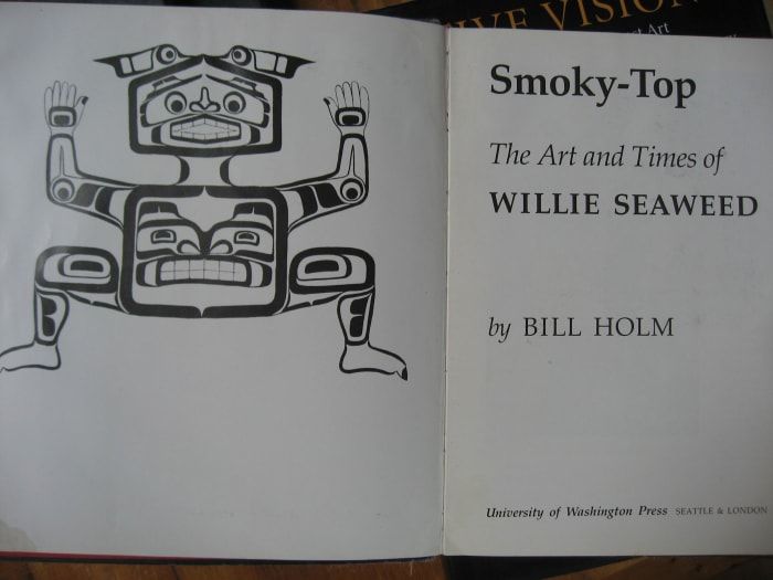 Dieses Buch über die Kunst von Willie Seaweed zeigt klassische Designs im Kwakwawka-Wakw-Stil. Rupert und sein Bruder Leonard Scow haben dieses Buch studiert.
