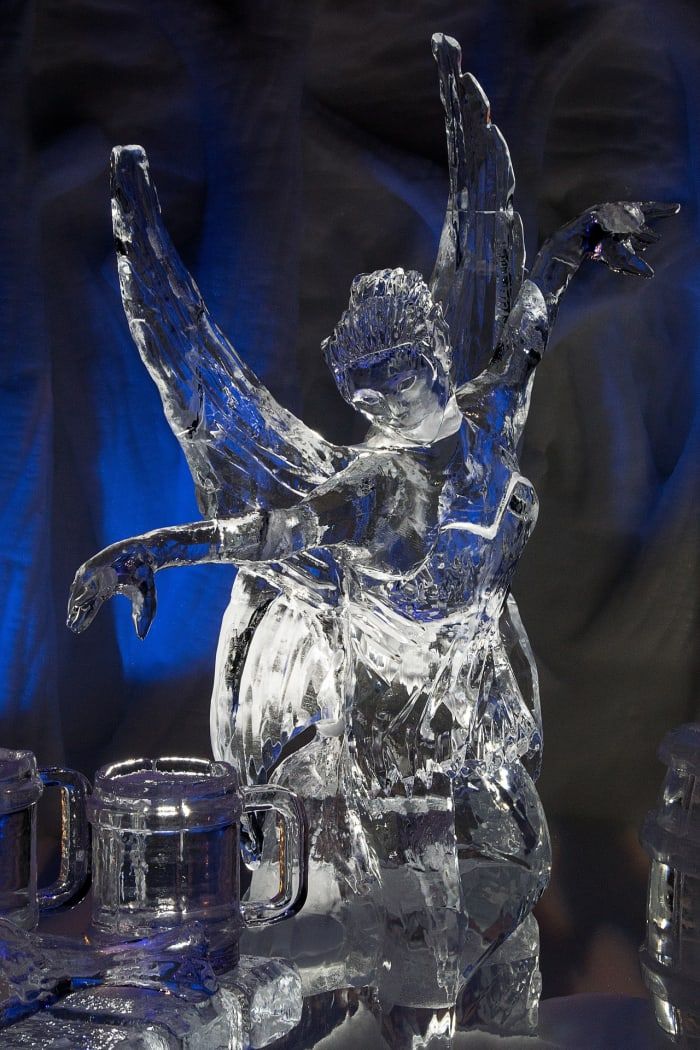 Ледените скулптури изискват скорост при работа поради ниските температури. Продължителността на живота зависи от температурата на околната среда.