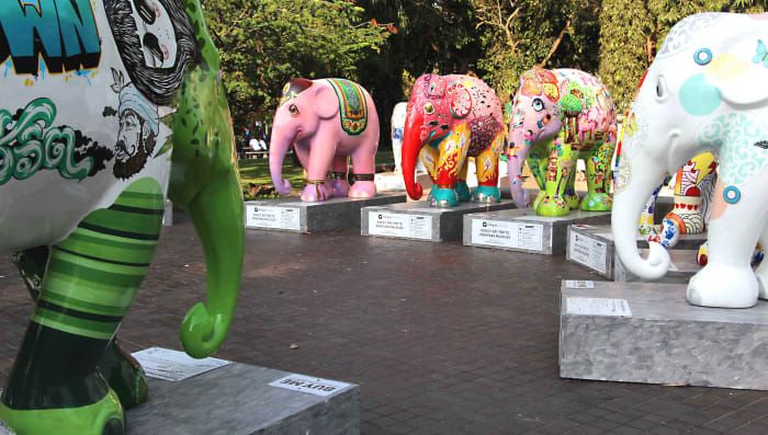 Una reunión de los elefantes en el parque Lumpini, Bangkok