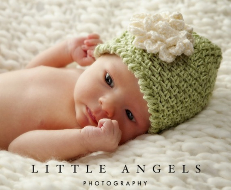   PDF 456 : Modèle de bonnet au crochet avec motif de bonnet à chevrons en sorbet citron vert avec fleur -- Plusieurs tailles Du nouveau-né à l'âge de 3 ans : Cette technique de crochet crée un effet à chevrons.