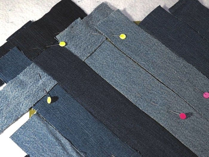 Wie man einen gewebten Teppich aus recycelten Jeans herstellt
