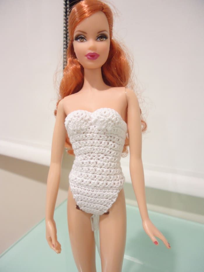 Barbie-muñeca-crochet-ropa-sin tirantes-body-un-patrón-libre