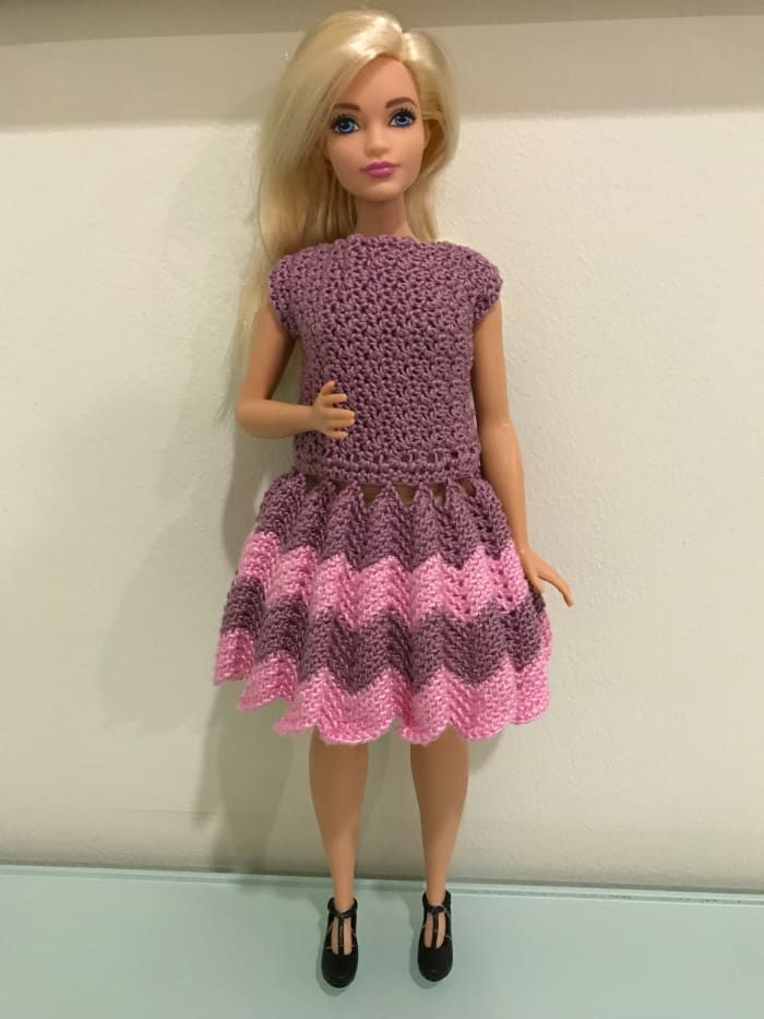 Kurviges Barbie Chevron Kleid