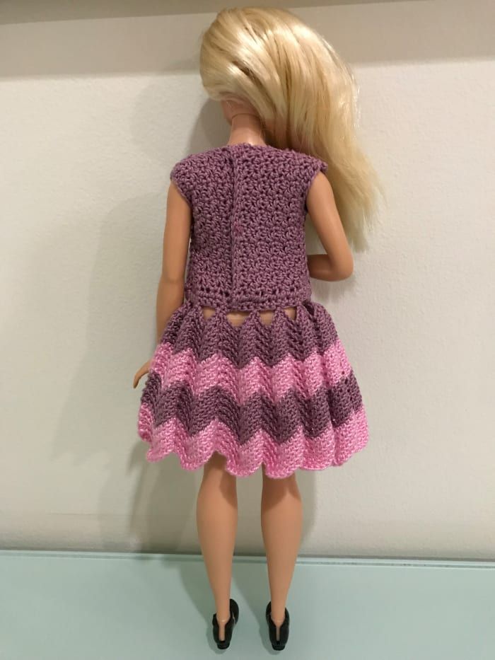 Ukrivljena obleka Barbie Chevron