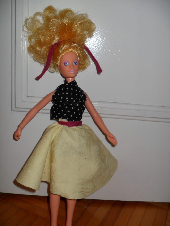 Дизайн на облекло за кукли без шиене