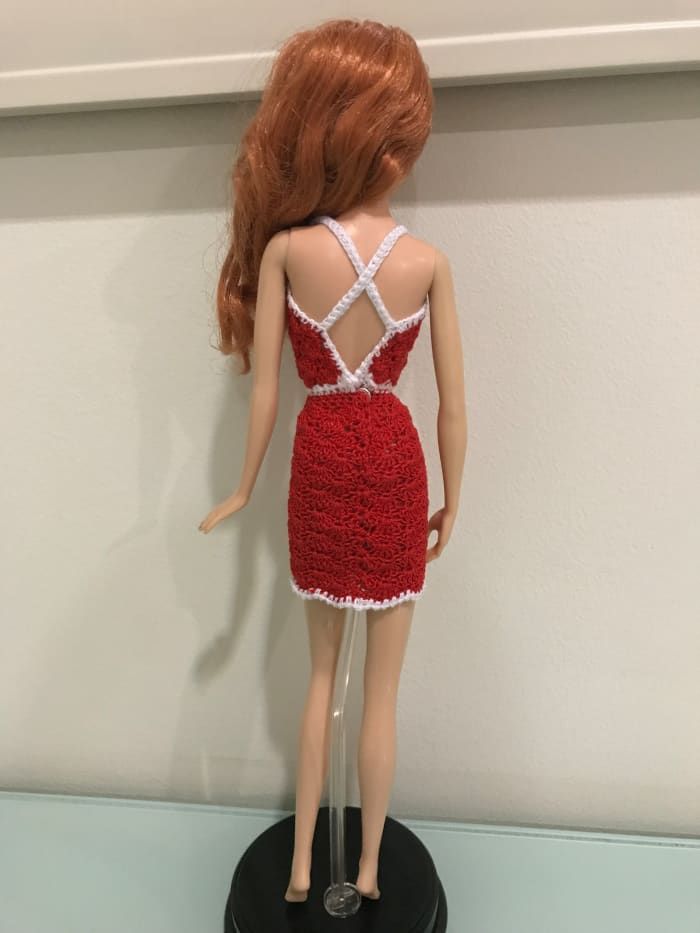 Vestido sin espalda con diseño de concha cerrada de Barbie (vista posterior)