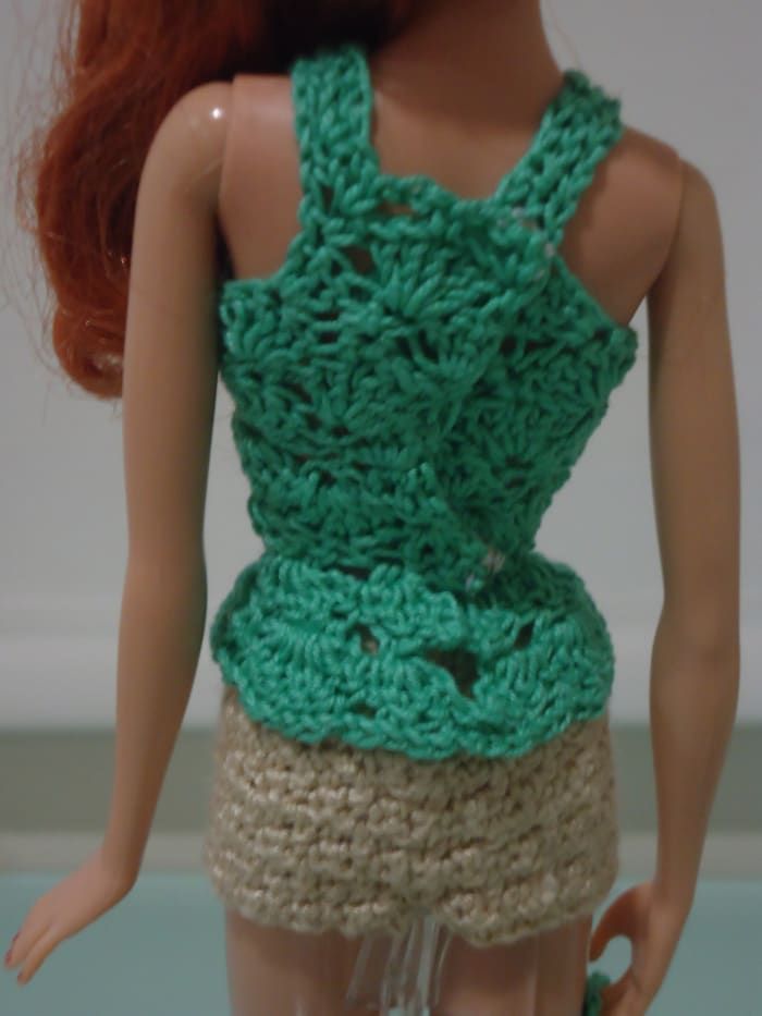 Vista posterior de la camiseta sin mangas Barbie Peplum