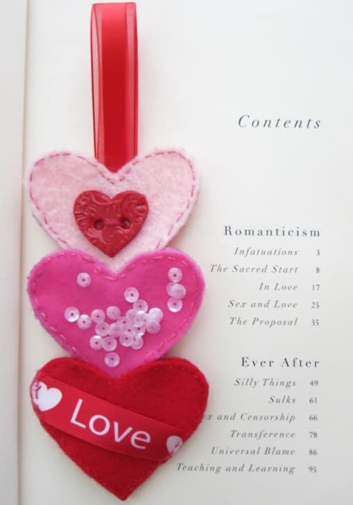diy-valentines-day-heart-bookmark