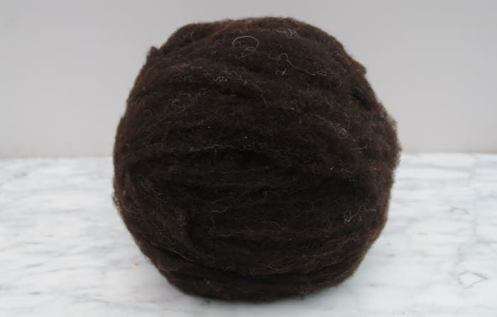 La segunda capa de lana que cubre la bola.