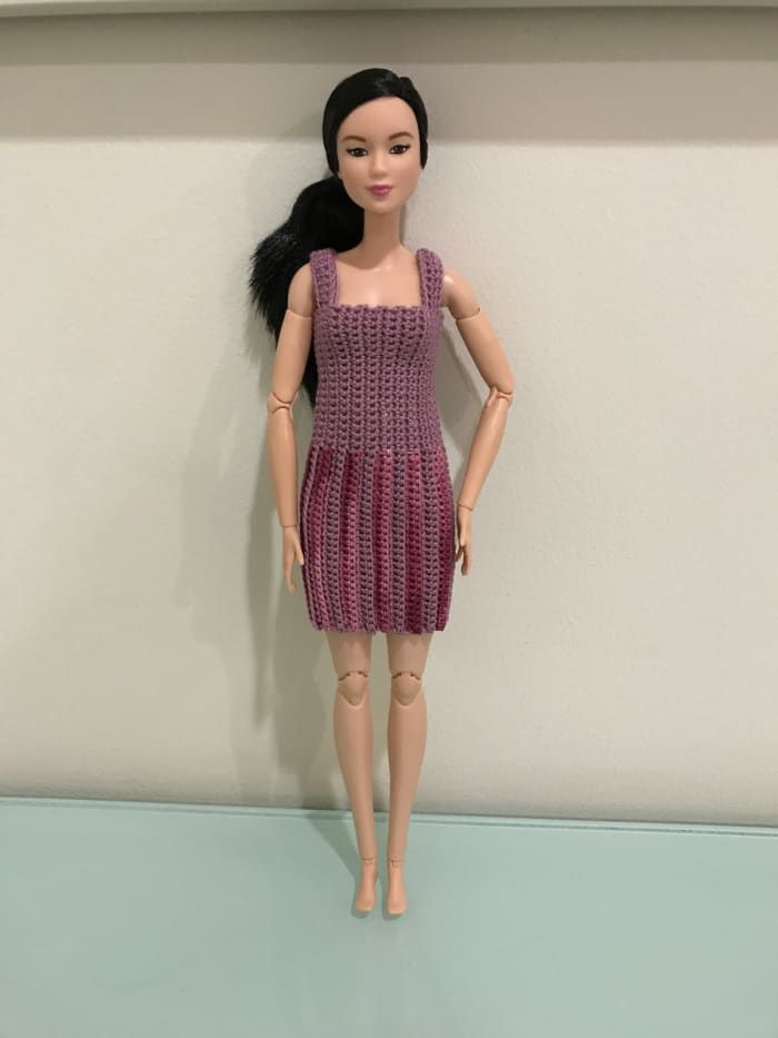 Barbie vertikales gestreiftes Kleid
