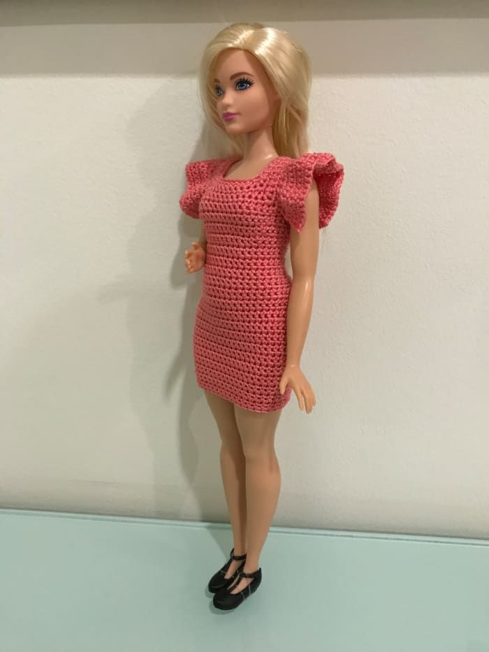Vestido ajustado con mangas onduladas de Barbie Curvy - Mangas onduladas