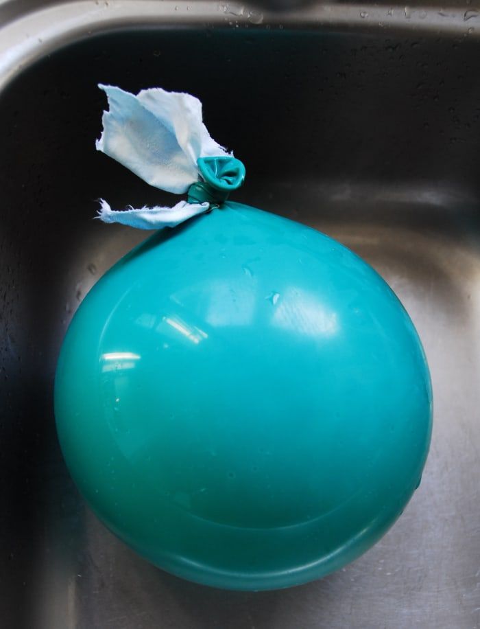 So sieht Ihr aufgeblasener Ballon aus, wenn Sie ein kleines Stück Stoff in den Knoten binden.