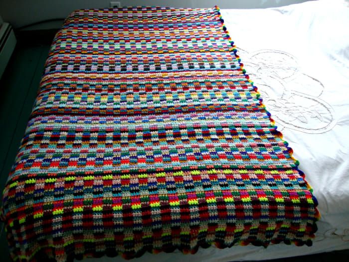 Как да си направим скрап - плетене на една кука с хвърляне или одеяло от остатъци от прежда