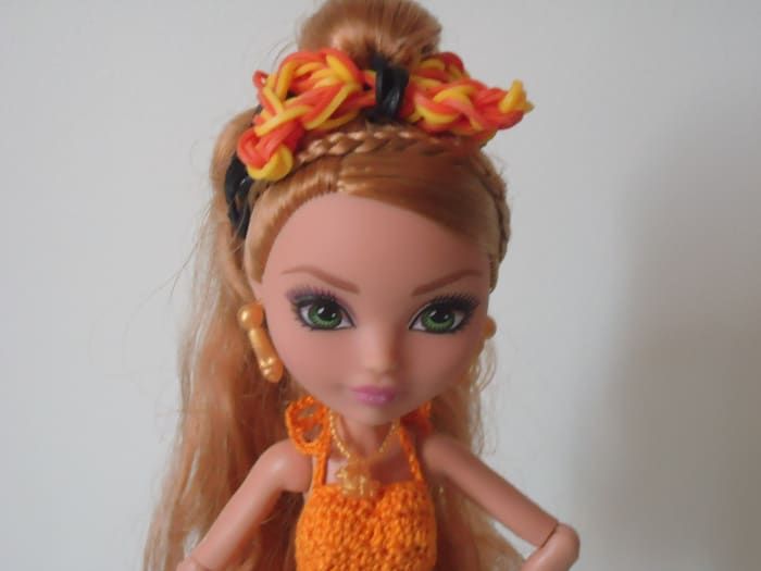 Arc-en-ciel Loom Doll Hair Bow Charm sur Ashlynn Ella