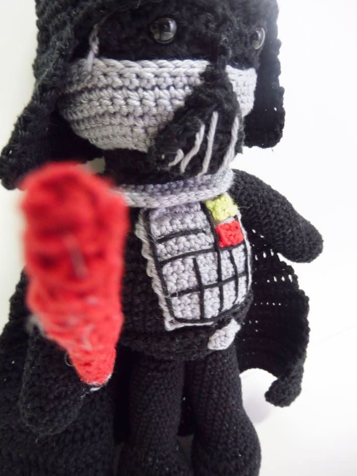 free-crochet-pattern-darth-vader-amigurumi-doll