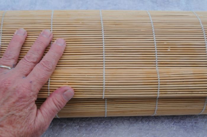 Una persiana de bambú simplifica el proceso de fieltrado.