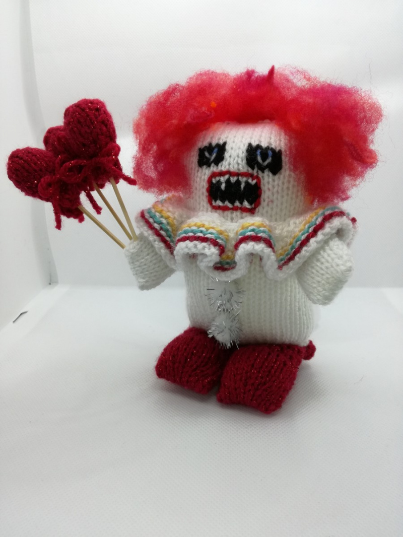 Clown d'Halloween effrayant tricoté (avec motif)